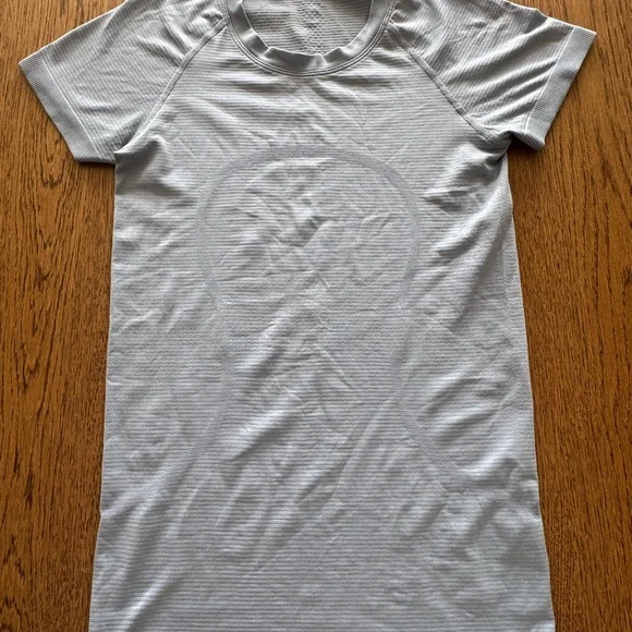 Lululemon Women's Blue swiftly tech shortsleeved Top - Picture 4 of 6